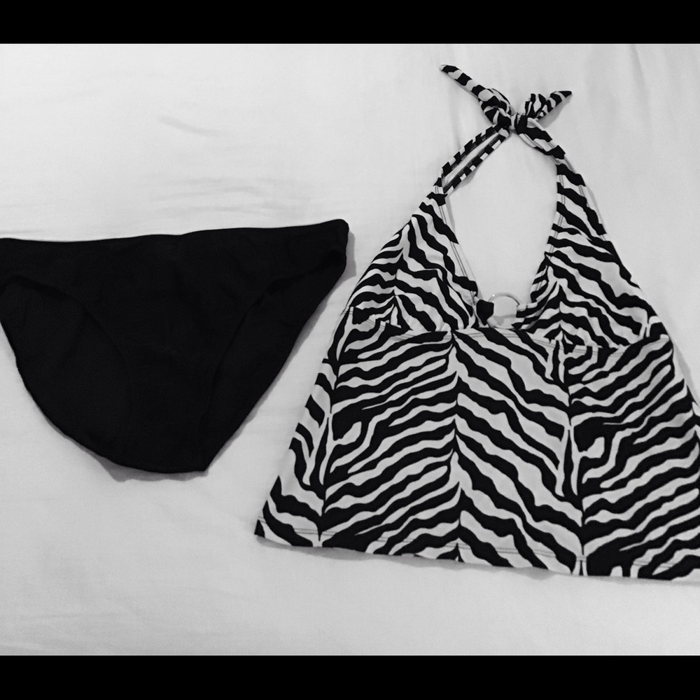 Isaac Mizrahi two piece swimsuit size Large in excellent condition.